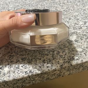 Viktor & Rolfe flower bomb lotion